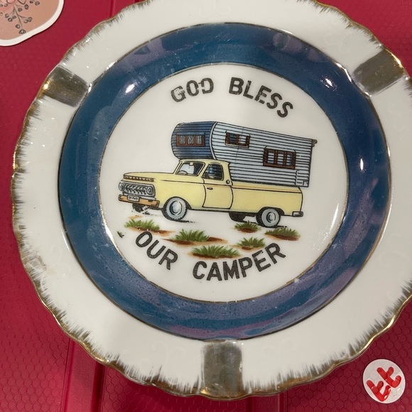 Vintage ashtray, God bless our camper🥰put your change in it or trinkets🤔 - Picture 1 of 3